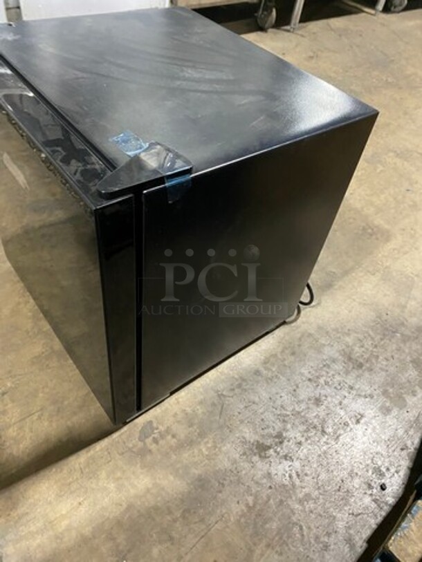 NEW! OUT OF THE BOX! SCRATCH-N-DENT! Arctic King Single Door Wine Bottle Cooler/Chiller! 16 Bottle Capacity! Model: AWCA016ADB 115V - Image 4 of 7