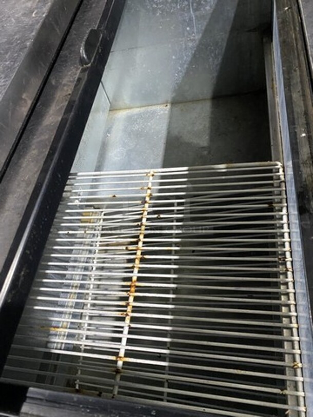 True Refrigerated Reach Down Beer Cooler! Model T36-GC Serial 13833129! 115V 1 Phase!  - Image 5 of 8