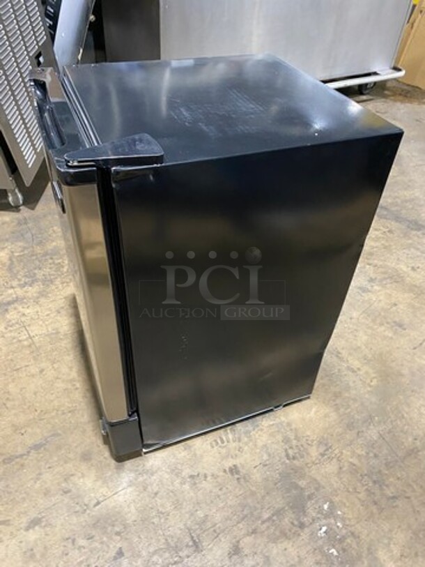NEW! OUT OF THE BOX! SCRATCH-N-DENT! Whynter Undercounter Built In Ice Maker! All Stainless Steel! Model: UIM155 115V - Image 2 of 8
