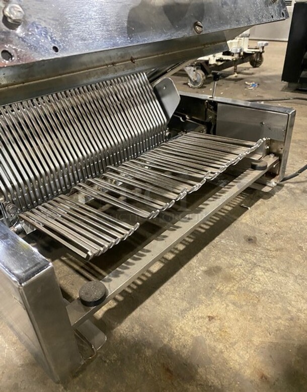 Berkel Commercial Countertop Bread Loaf Slicer! Model: MB3/8 SN: 9211110100766 115V 60HZ 1 Phase - Image 6 of 9