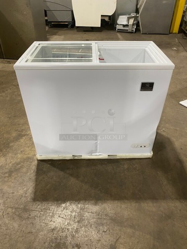 SCRATCH-N-DENT! LATE MODEL! Kelvinator Commercial Reach Down Freezer! Model: KCNF073WS SN: 95111779 115V - Image 2 of 12