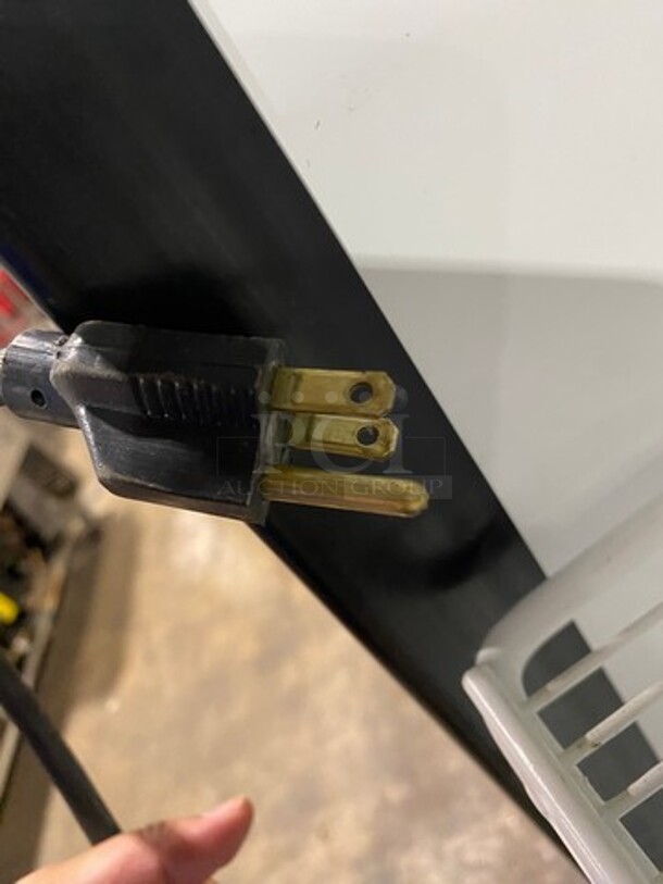 Metalfrio Commercial Single Door Reach In Cooler Merchandiser! With View Through Door! With Poly Coated Racks! Model: NG26CHC 120V - Image 8 of 8