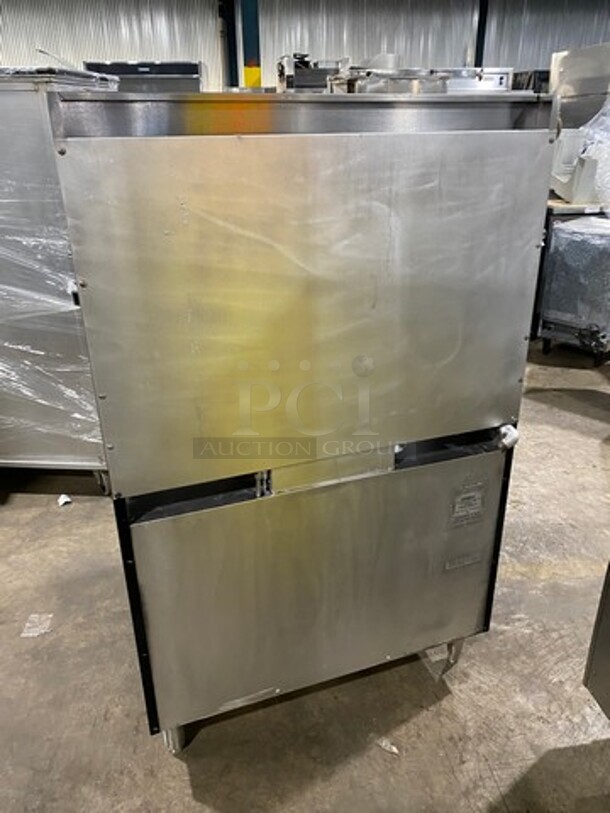 Southbend Commercial Natural Gas Powered 6 Burner Stove! With Raised Back Splash And Salamander Shelf! With Oven Underneath! All Stainless Steel! On Legs! - Image 4 of 9