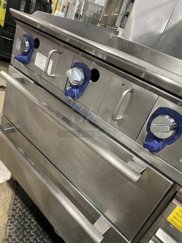Fab! Electrolux Professional Custom Built Natural Gas Powered 36 Inch Flat Griddle & Work Prep Table Combo! With Underneath 4 Drawer Refrigerated Chef Unit! Model ARG36FL Serial 01300005! On Casters!   - Image 9 of 11