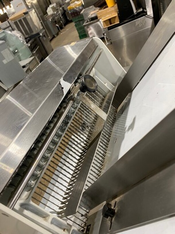 LATE MODEL! 2019 Two Thousand Commercial Countertop Bread Loaf Slicer! Model: TTD7B 110V 60HZ 1 Phase - Image 6 of 10
