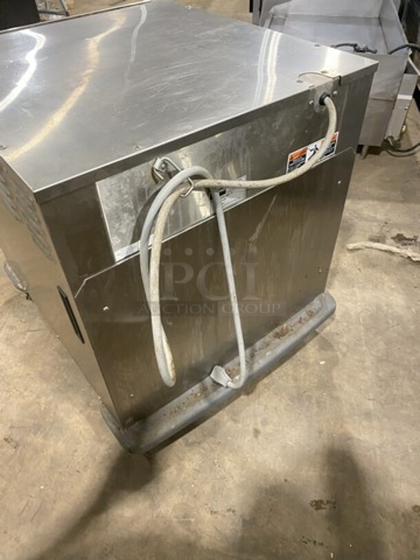 Fantastic! 2018 LATE MODEL! Metro Insulated All Stainless Steel Food Warming Cabinet! Model C593L-SFS-U! 120V 1 Phase! On Casters! Working When Removed!   - Image 4 of 8