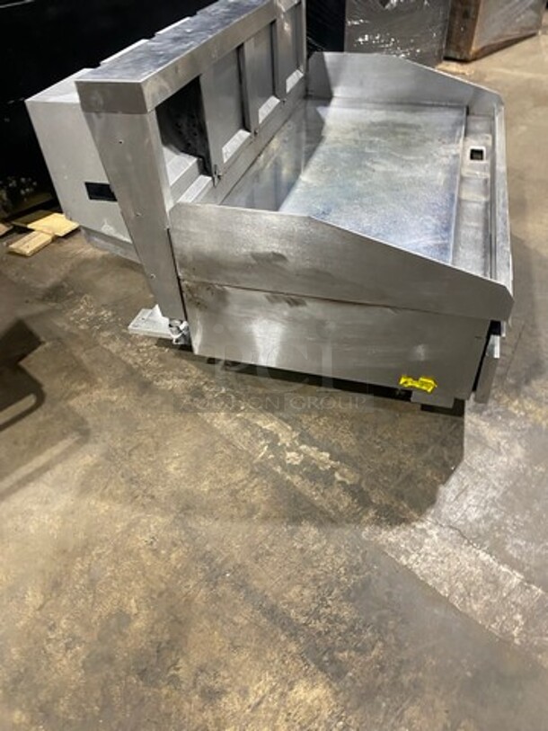 Lang Commercial Countertop Natural Gas Powered Mirror Shine Flat Top Griddle! With Thermostatic Controls! Built In Hood! With Back And Side Splashes! All Stainless Steel! On Legs! SELECTRONIC SERIES! - Image 3 of 10