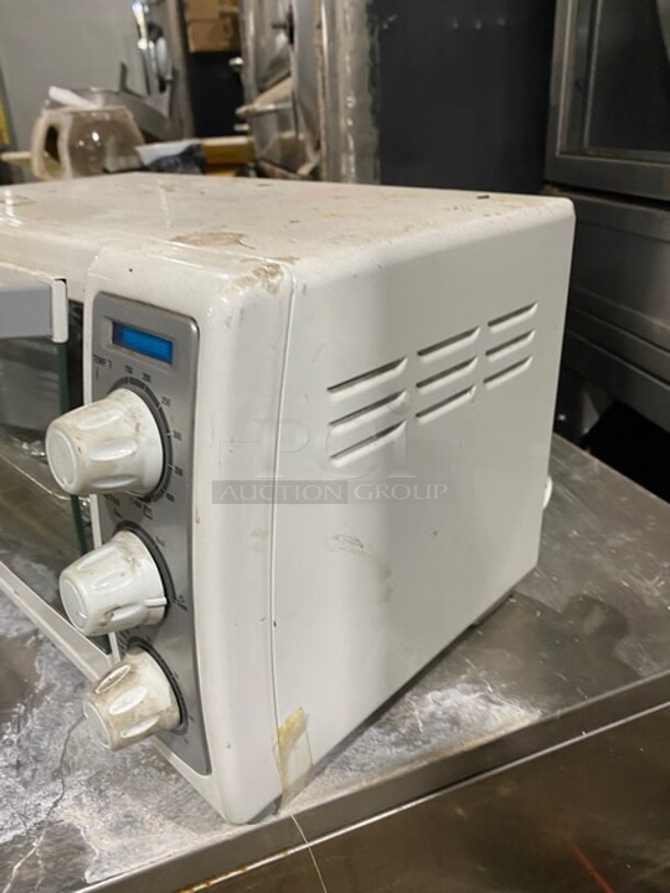 Black & Decker Commercial Countertop Toast-Bake-Broil Toaster Oven! 120V! Model: 3099249!  - Image 2 of 8