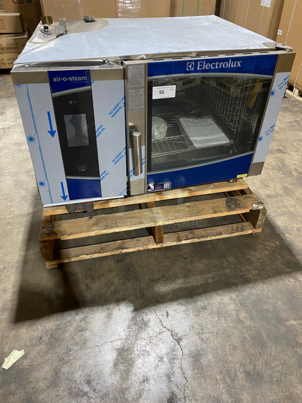 WOW! SCRATCH AND DENT! Electrolux Air-O-Steam Natural Gas Touch Line Combi Convection Oven! With View Through Door! Metal Oven Racks! All Stainless Steel! On Legs! Model: AOS062GTP1 SN: 71910001