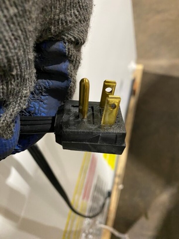 SCRATCH-N-DENT! Ojeda Commercial Reach Down Chest Freezer/ Cooler! With Hinged Top Lid! Model: NCFH34 SN: 000485330156Z 120V 60HZ 1 Phase - Image 9 of 9