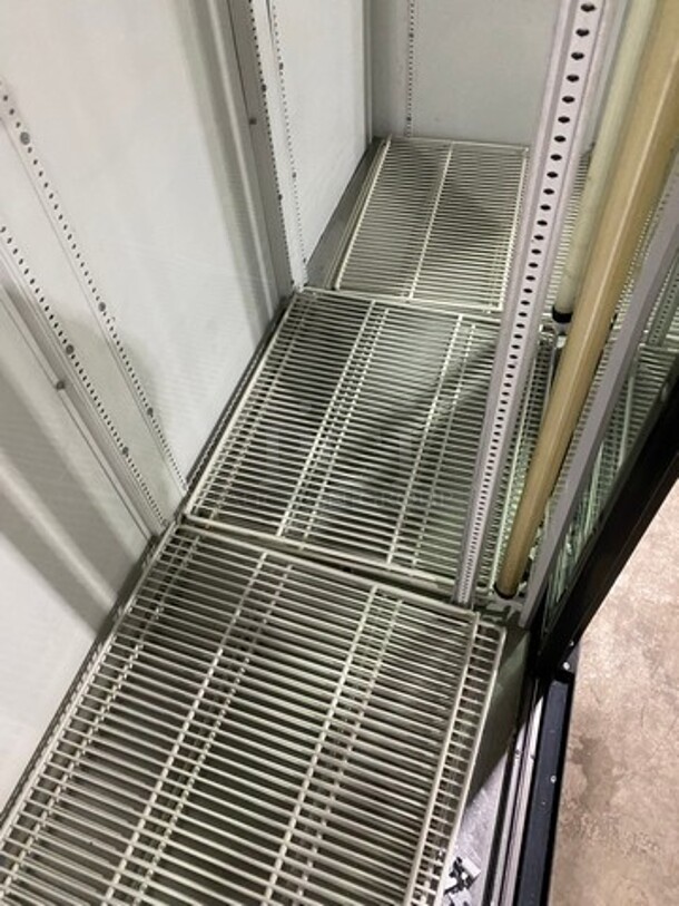 True Commercial 3 Door Reach In Cooler Merchandiser! With View Through Doors! Poly Coated Racks! Model: GDM69 SN: 4009937 115V 60HZ 1 Phase - Image 6 of 9