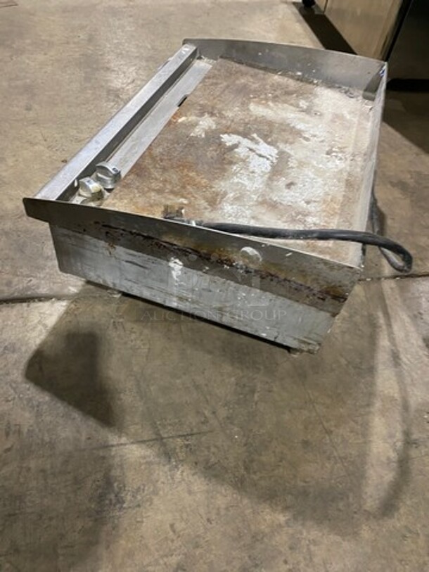 Star Max Commercial Countertop Electric Powered Flat Top Griddle! With Back And Side Splashes! All Stainless Steel! On Small Legs! - Image 4 of 7