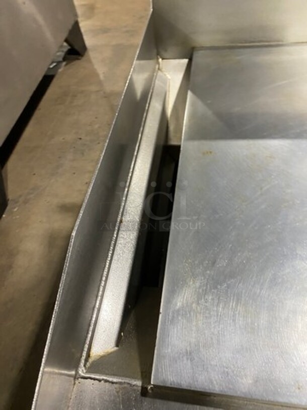MagiKitch'n Commercial Countertop Natural Gas Powered Mirror Shine Flat Top Griddle! With Back And Side Splashes! All Stainless Steel! WORKING WHEN REMOVED! - Image 6 of 9