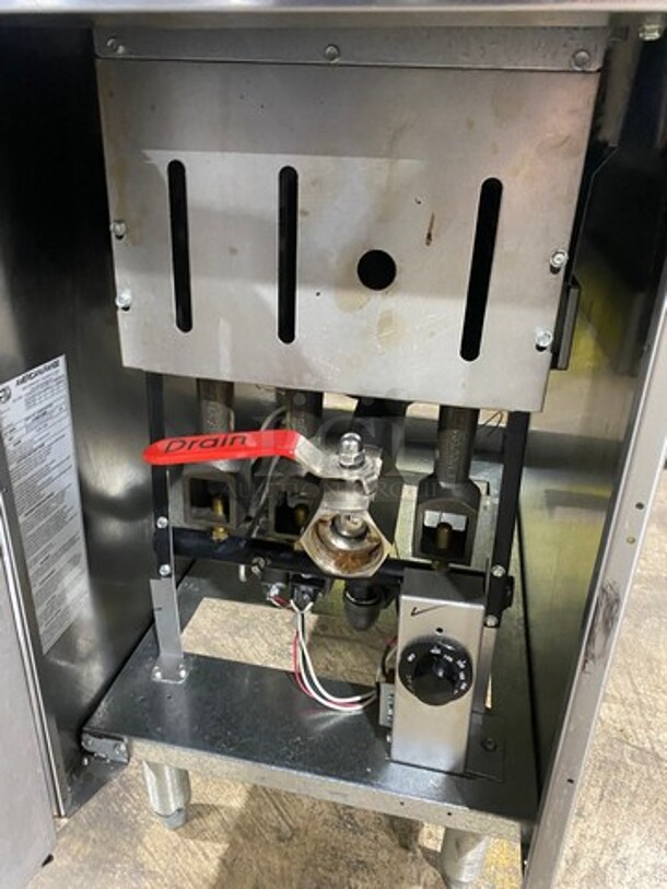 American Range Commercial Natural Gas Powered Deep Fat Fryer! With 2 Metal Frying Baskets! With Backsplash! All Stainless Steel! On Legs! Model: AF50HE SN: 211020FO082 - Image 7 of 9