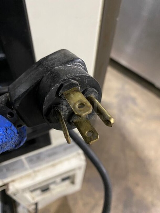 Structural Concepts Commercial Refrigerated Display Case Merchandiser! With Curved Front Glass! With Rear Access Doors! Model: HV74R SN: 258092IM212285 115/230V 60HZ 1 Phase - Image 9 of 9