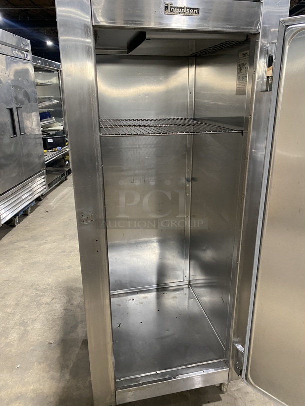 Traulsen Commercial Single Door Reach In Cooler! All Stainless Steel! On Legs! MODEL RHT132WREFHS SN: T239710I98 115V 1PH - Image 5 of 9