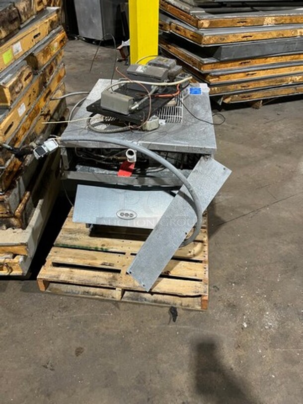 WOW! Bally Commercial 8x8 Walk In Cooler! With Floor! With Compressor And Blower! - Image 4 of 12