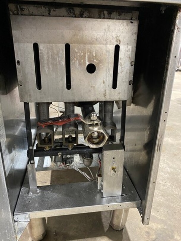 American Range Commercial Natural Gas Powered Deep Fat Fryer! With 2 Metal Frying Baskets! With Backsplash! All Stainless Steel! On Legs! Model: AF50HE SN: 211020FO351 - Image 7 of 11