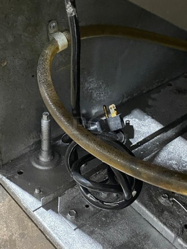 Beverage Air Commercial Single Door Reach In Refrigerator Merchandiser! With View Through Door! With Poly Coated Racks! Model: MT27 115V 60HZ 1 Phase - Image 8 of 8