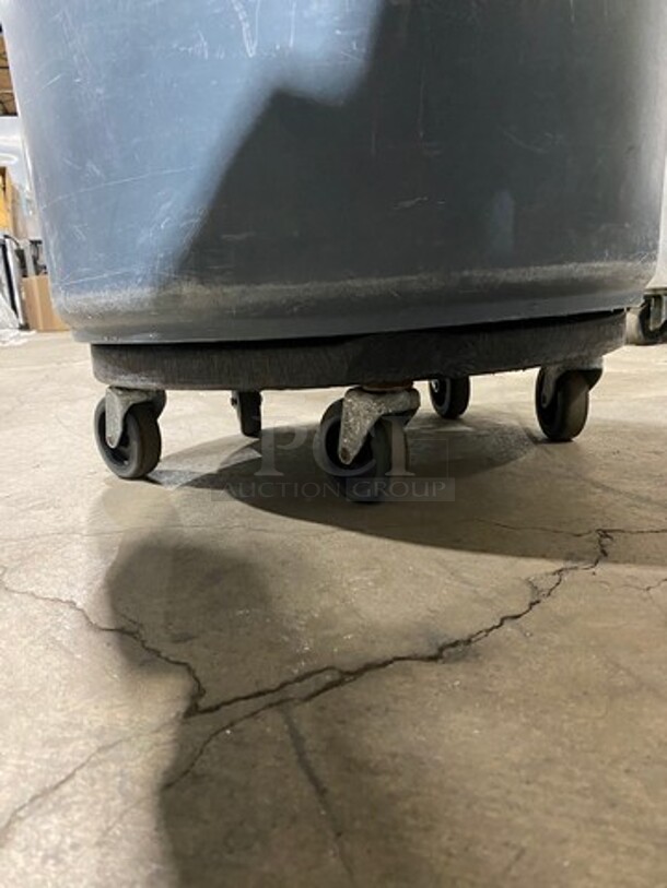 Grey Poly Trash Can! With Lid! On Dolly! - Image 7 of 8