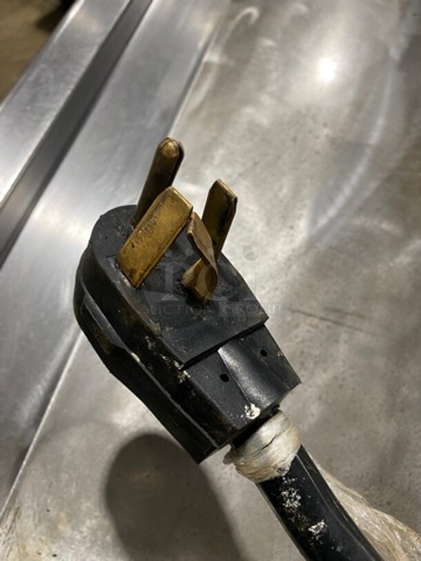 Star Max Commercial Countertop Electric Powered Flat Top Griddle! With Back And Side Splashes! All Stainless Steel! On Small Legs! - Image 7 of 7