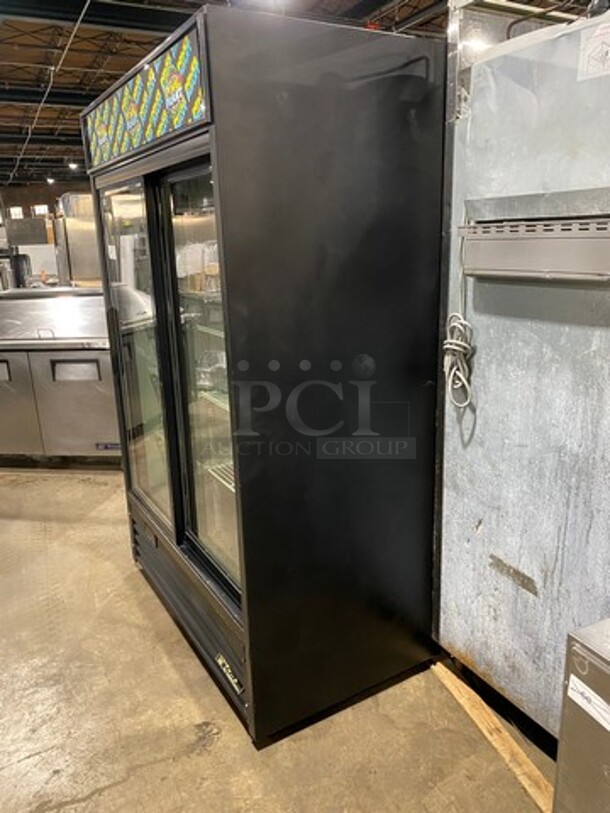 True Commercial 2 Door Reach In Cooler Merchandiser! With View Through Doors! With Poly Coated Racks! Model: GDM45EMLD SN: 7508645 115V 60HZ 1 Phase - Image 2 of 9