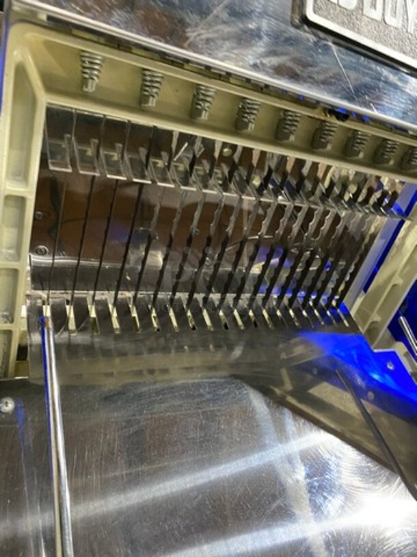 SWEET! Doyon Commercial Countertop Bread Loaf Slicer! Model: SM302 SN: DYN1201065 120V 60HZ 1 Phase - Image 6 of 11