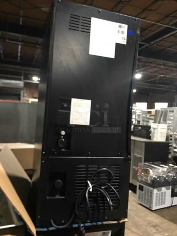 NEW! OUT OF THE BOX! SCRATCH-N-DENT! Danby Undercounter Ice Maker! 32LB Ice Capacity! Model: DIM32D1BSSPR - Image 3 of 11