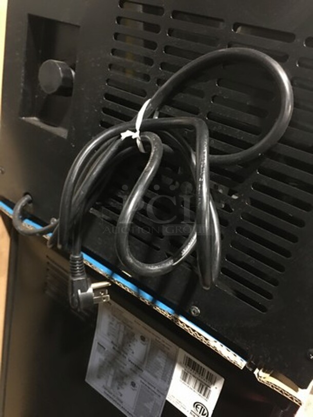 NEW! OUT OF THE BOX! SCRATCH-N-DENT! Danby Undercounter Ice Maker! 32LB Ice Capacity! Model: DIM32D1BSSPR - Image 5 of 11