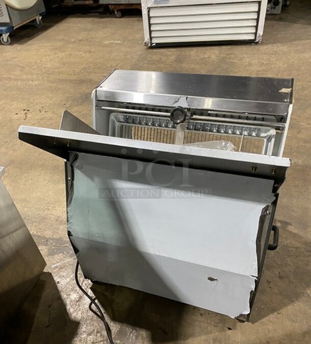 Two Thousand Commercial Countertop Bread Loaf Slicer! Model: TTD7B 110V 60HZ 1 Phase - Image 4 of 9