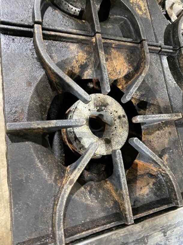 LATE MODEL! 2022 Asber Commercial Natural Gas Powered 4 Burner Stove! With Raised Back Splash And Salamander Shelf! With Oven Underneath! All Stainless Steel! On Casters! Model: AER424NG SN: 8102557218 - Image 6 of 10