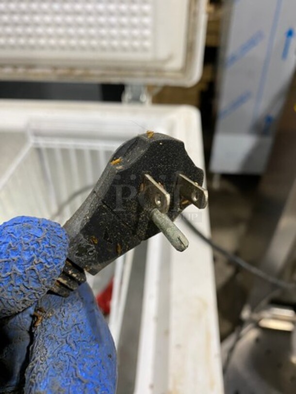 Omcan Commercial Reach Down Chest Freezer/ Cooler! With Hinged Top Lid! Model: BD412 110V - Image 8 of 8