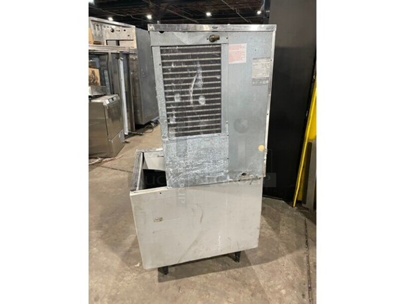Hoshizaki Commercial AIR COOLED 500LBS Ice Making Machine! On Ice Bin! All Stainless Steel! Model KM500MAH Serial M13122C! 115/120V 1Phase! On Legs! - Image 3 of 8