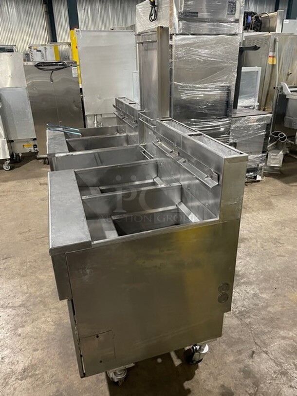 WOW! Pitco 4 Bay Natural Gas Powered Commercial Deep Fat Fryer With Dump Station! With Oil Filter System! MODEL: SGH50 SN: G11BD005235 115V! Working When Removed!
 - Image 3 of 12