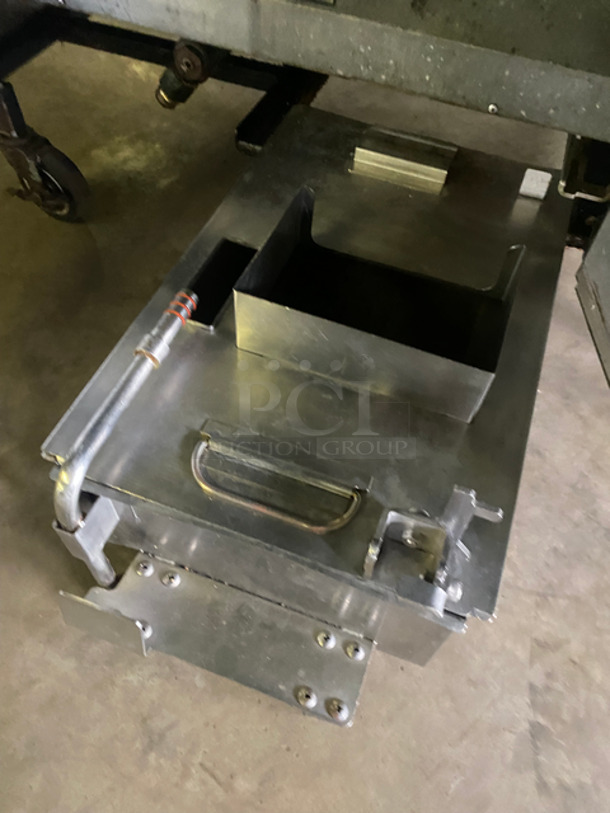 Amazing! Henny Penny Commercial Natural Gas Powered 6 Section/Bay Deep Fat Fryer! With Oil Filter System! With Fryer Covers! All Stainless Steel! On Casters! Model: LVG103SSS SN: BU1108022 120V 60HZ 1 Phase! - Image 8 of 12