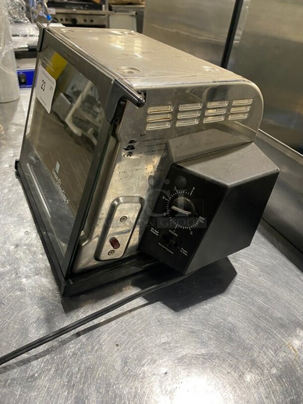 Compact Showtime Countertop Rotisserie/BBQ Oven! With View Through Door! Model: SHOWTIME SN: STPOR7154273 - Image 2 of 7