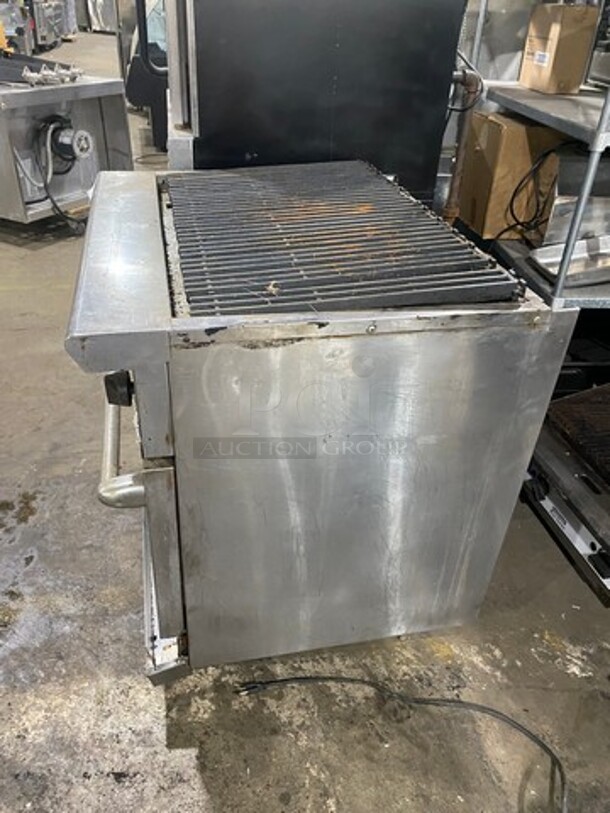 Commercial Natural Gas Powered Char Broiler Grill! With Oven Underneath! All Stainless Steel! On Small Legs! - Image 3 of 8