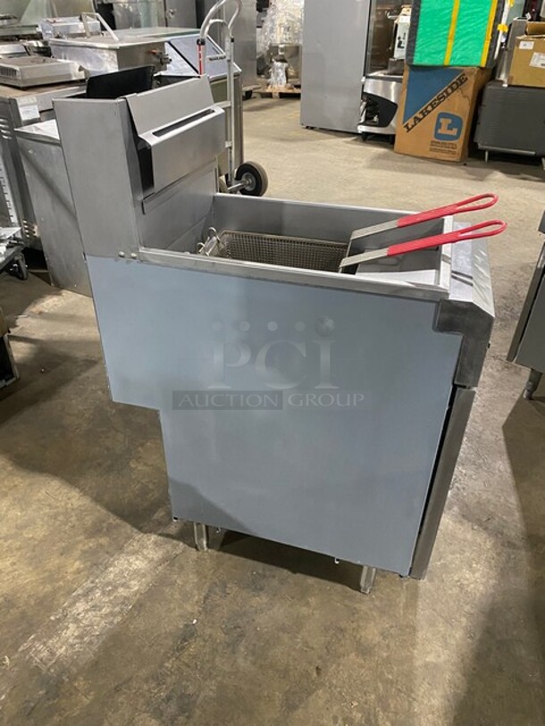 Sierra Commercial Natural Gas Powered   Deep Fat Fryer! With 2 Metal Frying Baskets! All Stainless Steel! Model SRF35 Serial 200101702! On Legs! - Image 2 of 9