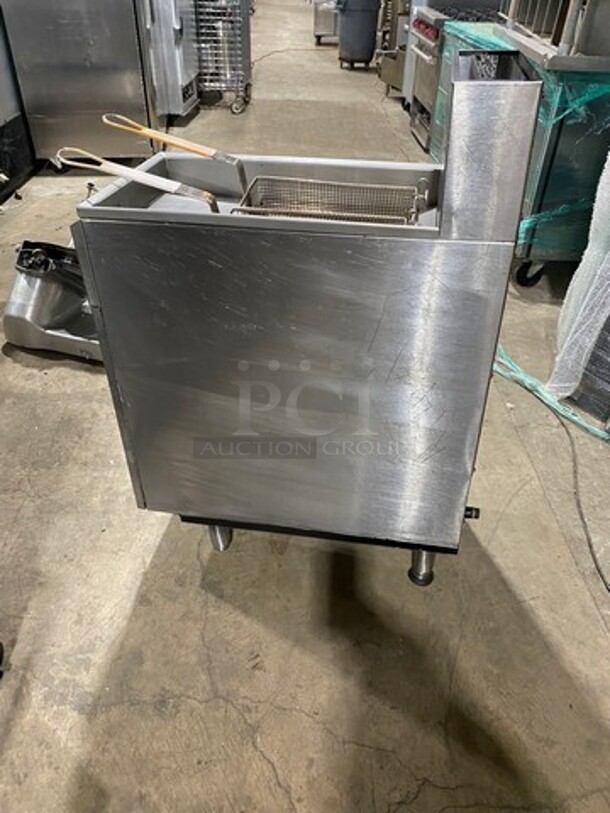 Imperial Commercial Natural Gas Powered Deep Fat Fryer! With Backsplash! With 2 Metal Frying Baskets! All Stainless Steel! On Legs! - Image 4 of 9