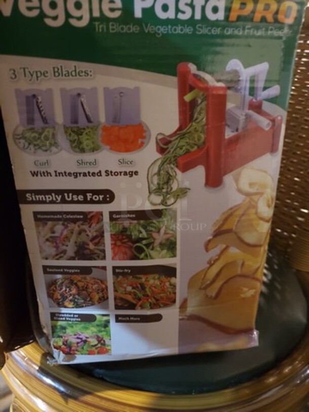 Veggie Pasta PRO Vegetable Slicer and Fruit Peeler Brand new Open Box! - Image 3 of 3