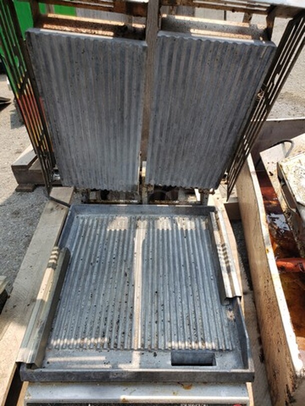 Star Pro-Max Split Top Panini Press!

120 V - Image 2 of 5