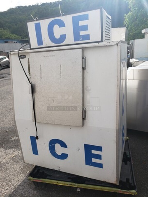 Outdoor Solid Door Bagged Ice Merchandiser! - Image 1 of 6