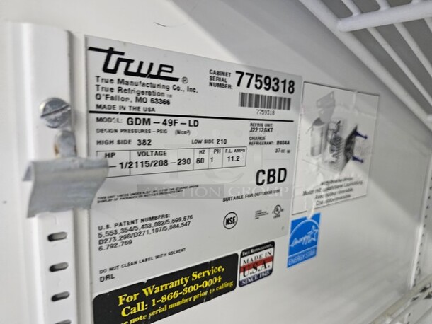 True GDM-49F-LD Two Section Display Freezer w/ Swing Doors! Very nice condition! - Image 2 of 2