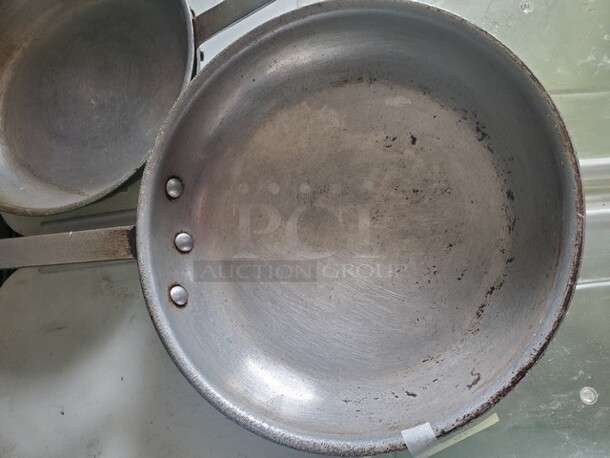 ALL ONE MONEY 2 Fry pan w/ handle. - Image 2 of 3