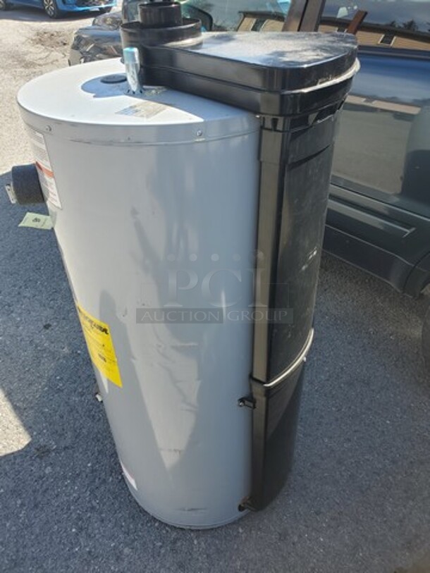 AO Smith G6-DVS4038NV 300  40 Gal. Residential water heater Like New! - Image 6 of 7