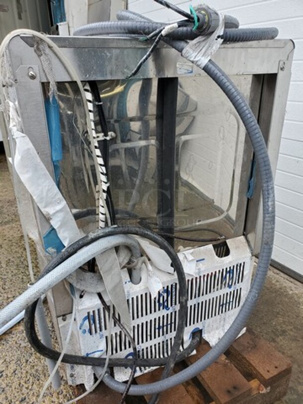 Champion UH100B Undercounter Dishwasher|120-208/230V|Missing cover|Working! - Image 3 of 4
