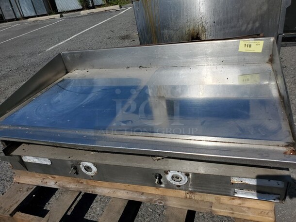 Keating 48x42 MIRACLEAN 48" Griddle Natural Gas, (Missing knobs) Working - Image 2 of 4