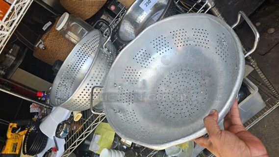 Lot of 3 Colanders
