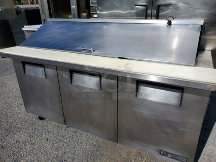 True 3 Door Mega Top Refrigerated Sandwich Prep Table on Casters!
115 V
60 Hz
1 PH