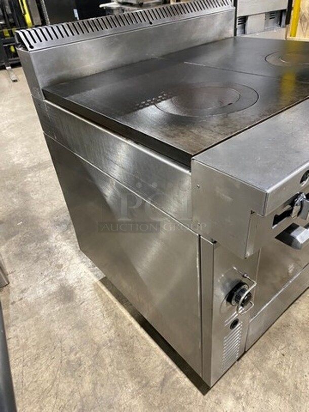 US Range Commercial Natural Gas Powered French Top/ Hot Plate Stove! With Oven Underneath! All Stainless Steel! On Casters! Model: C83611 - Image 2 of 10